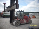 Spreader truck